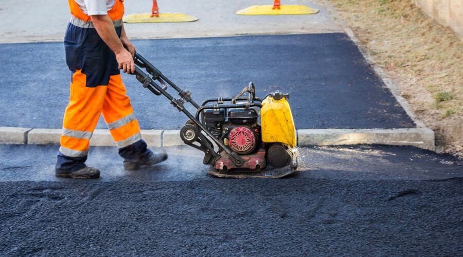 Professional gutter cleaning in Dacoma, OK